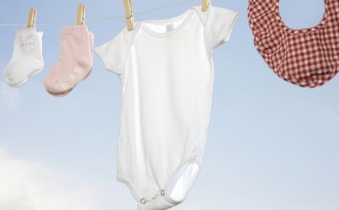 كيف تنظفين ملابس طفلك بشكل صحيح؟